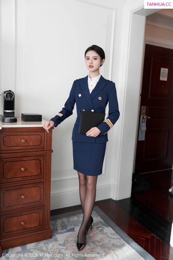李浅浅  [XiuRen]高清写真图 2023.11.29 No.7737 浅浅Danny 黑丝美腿第8张图片